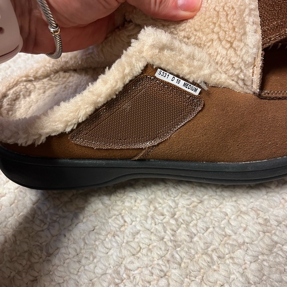 Orthofeet Men’s slippers. Size 10. - Picture 2 of 4